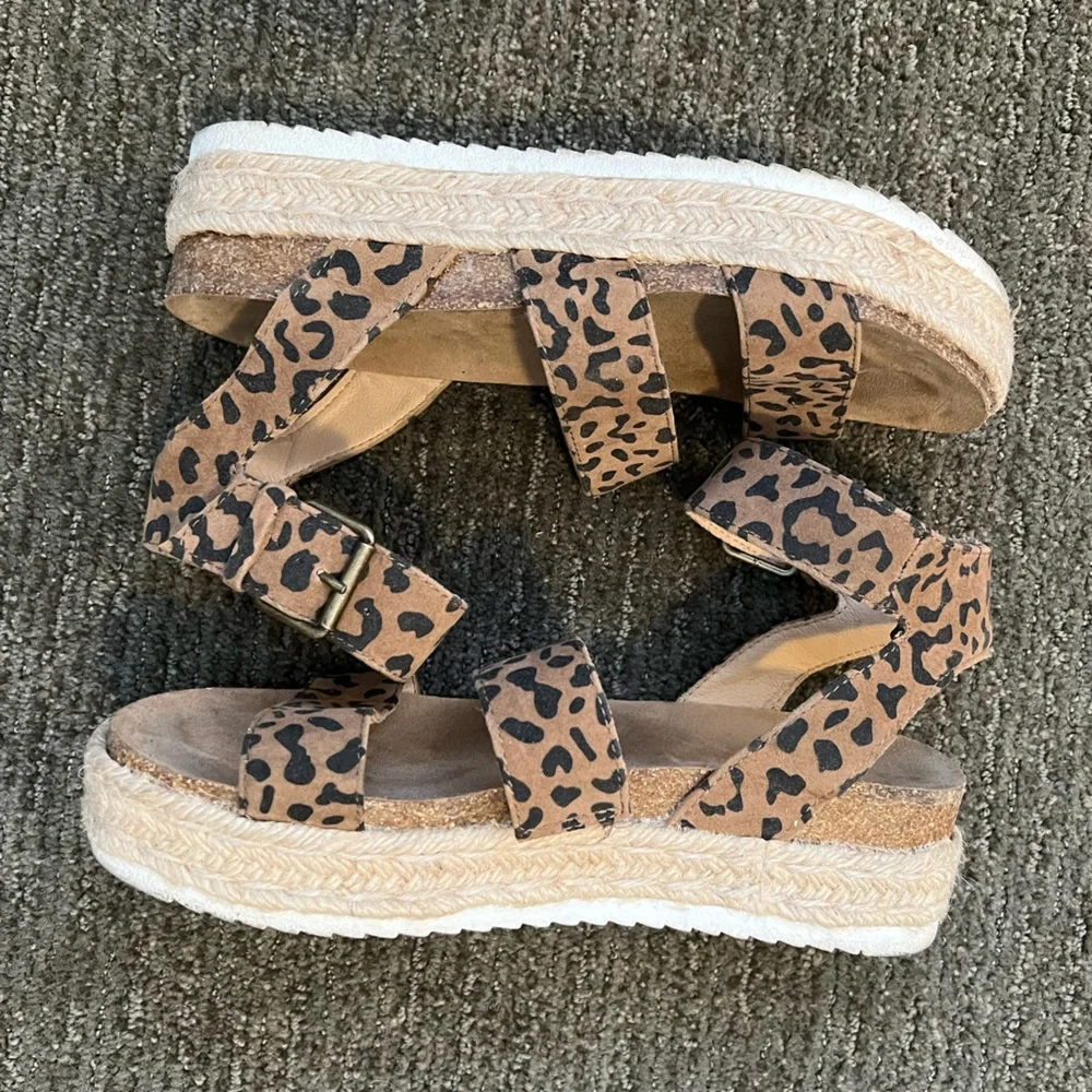 Universal Thread Leopard Sandals - Picture 4 of 6